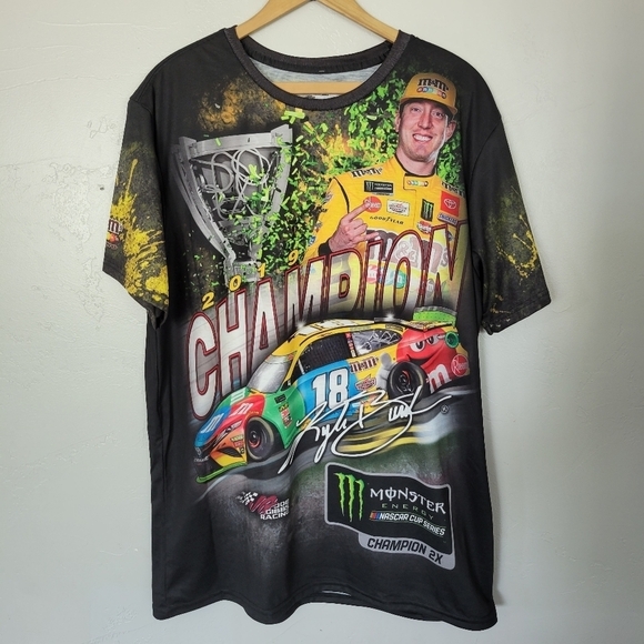 Joe Gibbs Racing NWT AOP Short Sleeve T-shirt Kyle Busch 18 NASCAR Champion M&M - Picture 1 of 7